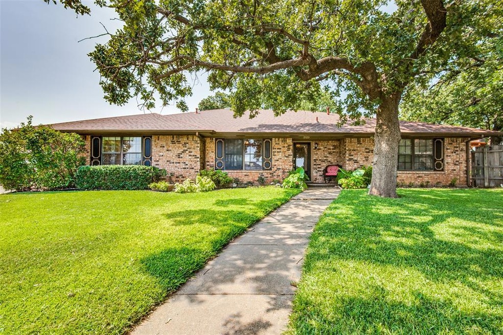 2525 Glenoaks Ct, Bedford, TX 76021 - photo 1