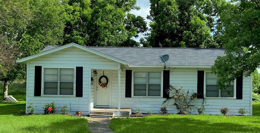 1115 2nd St, Bay City, TX 77414 - photo 1