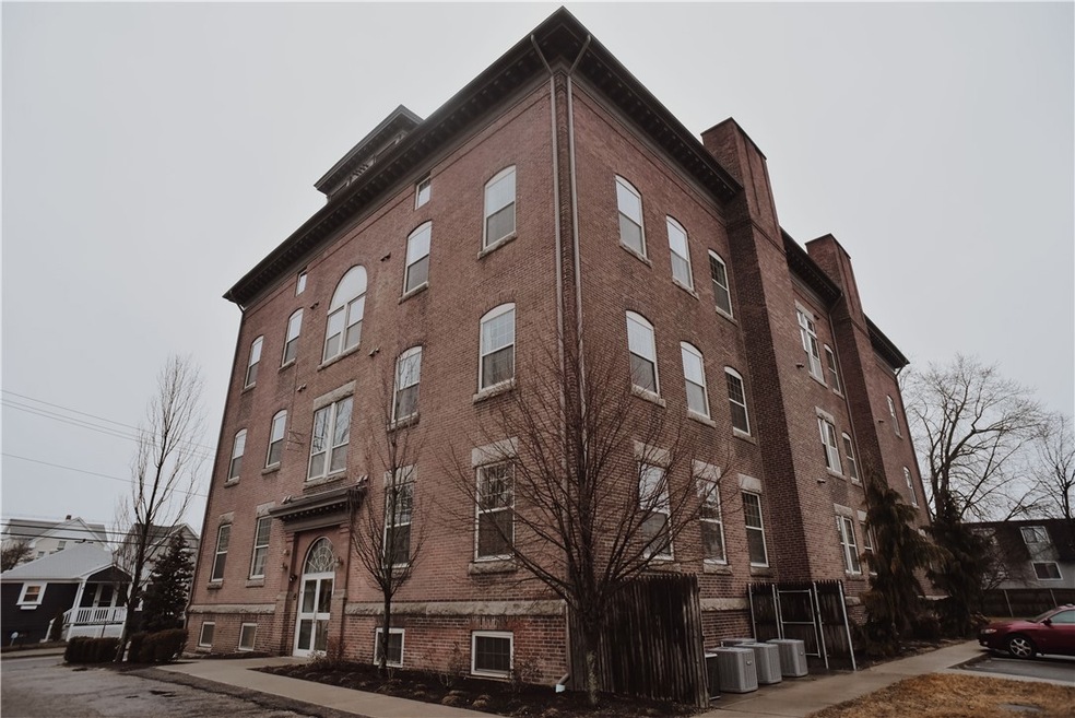39 Webster St unit 301, Pawtucket, RI 02860 - photo 1
