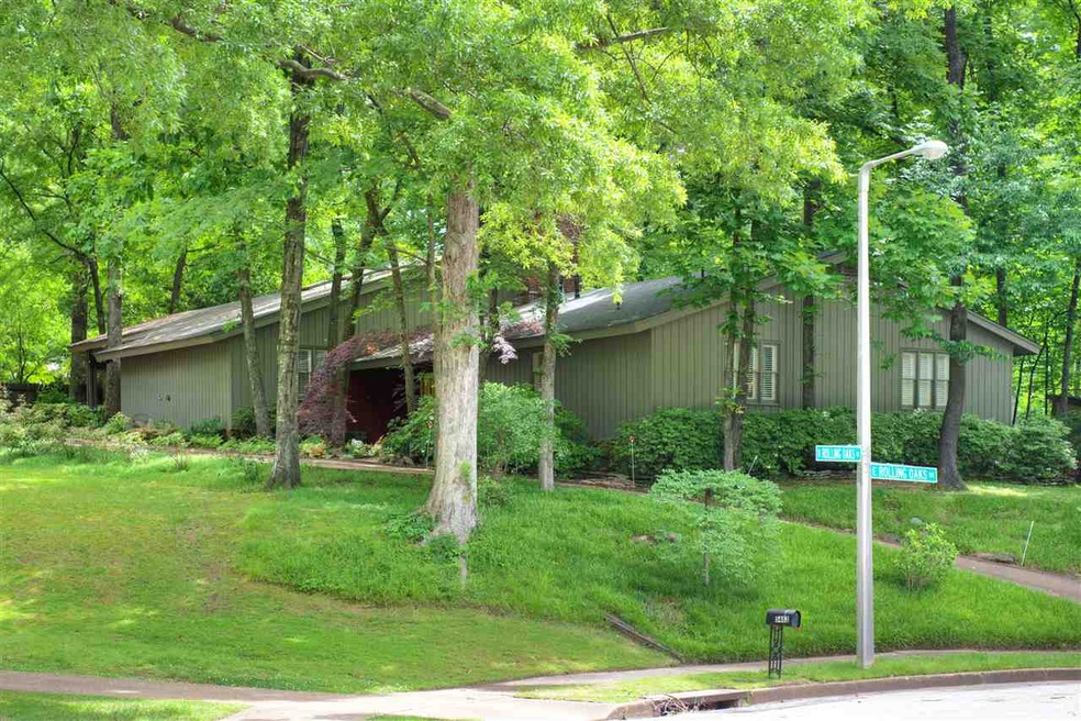 Welcome to Colorado, as this home is so very reminiscent of a mountain lodge. Use of natural woods, skylights, walls of windows overlooking natureâ€™s wonder and multi-entertainment levels abound! MBR Sitting/Flex Area w/closet easily used as 4th BR.