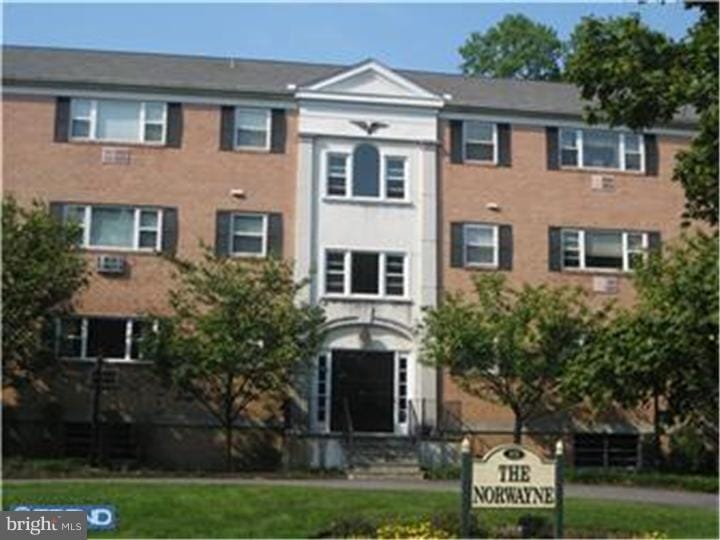 412 N Wayne Ave unit 307, Wayne, PA 19087 - photo 1