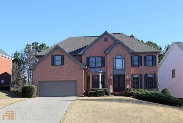 Beautiful setting for this Executive, 3 sided Bric