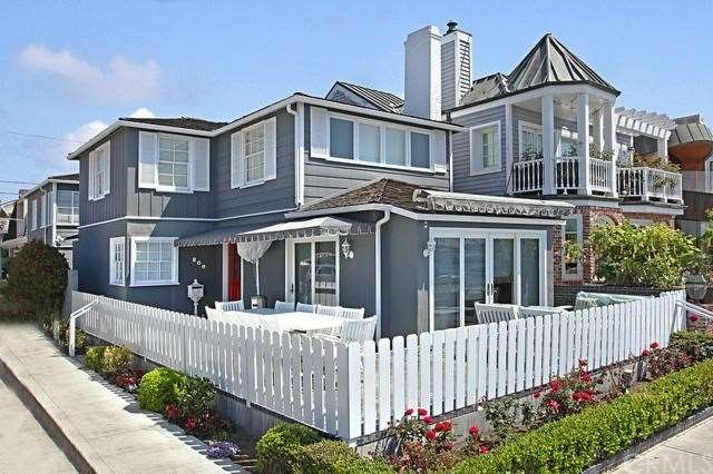 Beautiful Cape Cod Duplex on the South Bayfront!