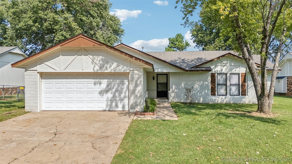 1112 W 20th St, Claremore, OK 74017 - photo 1