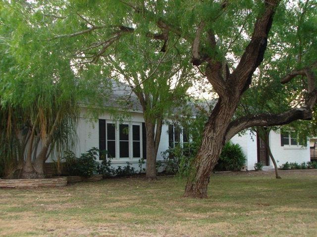 828 S Texas Blvd, Weslaco, TX 78596 - photo 1