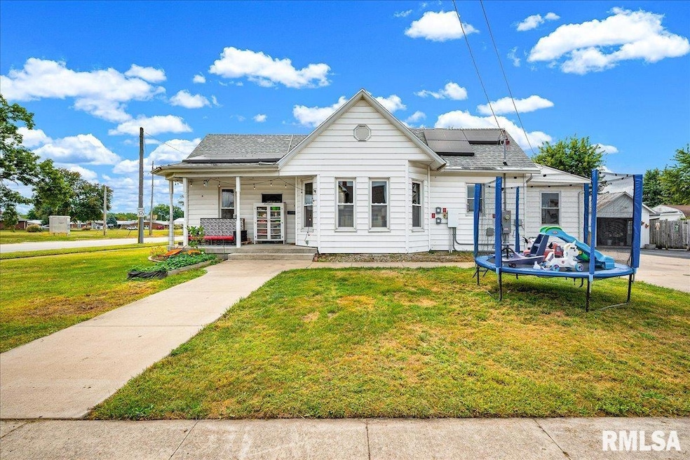 704 S Main St, Lewistown, IL 61542 - photo 1