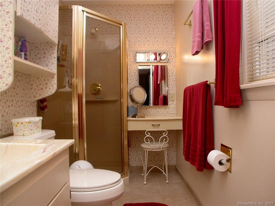 43 Sharon Rd, Bloomfield, CT 06002 - photo 1