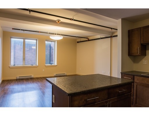 33 Central Square unit 202, Lynn, MA 01901 - photo 1