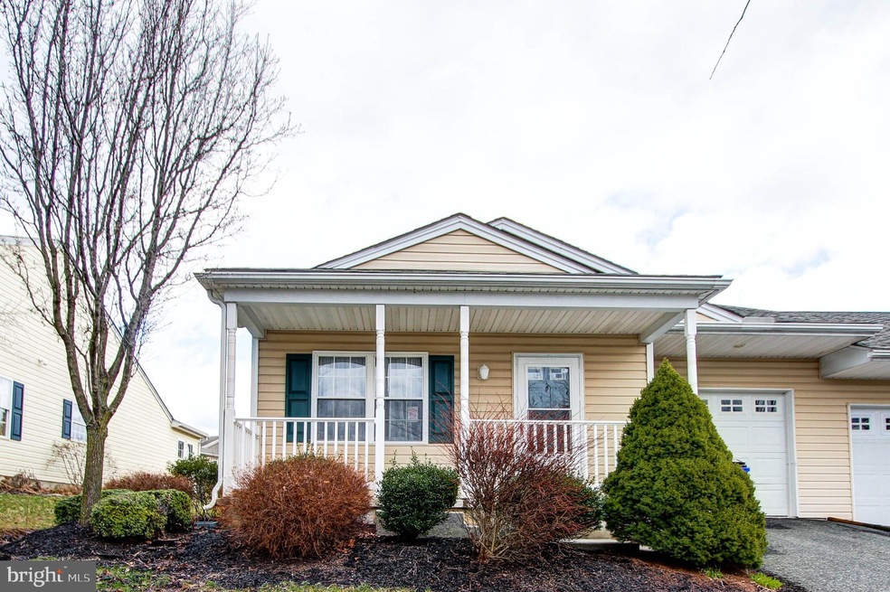 138 W Harmony Dr, Pottstown, PA 19464 - photo 1