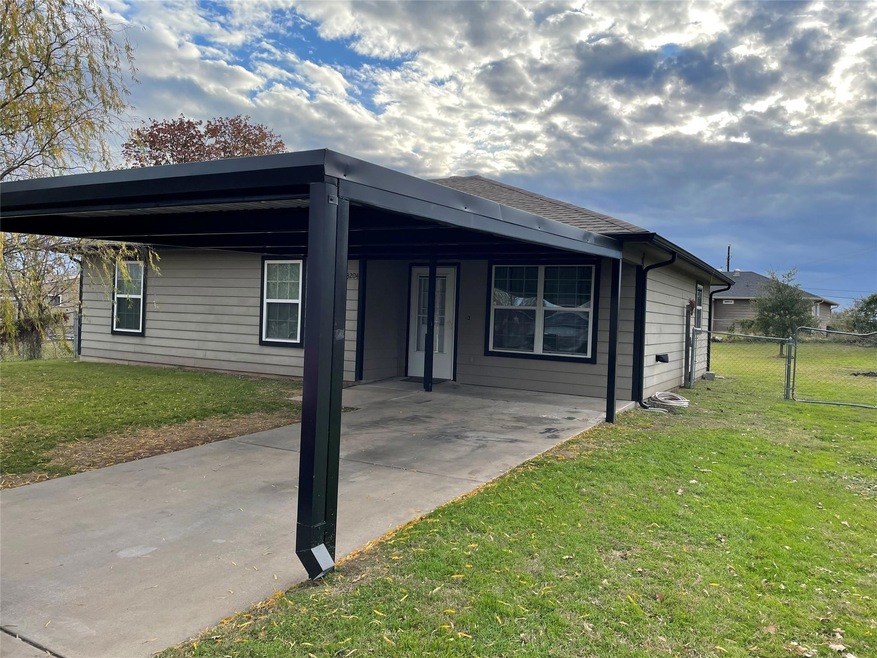 3204 Highview Ct, Granbury, TX 76049 - photo 1