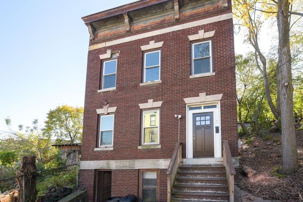 7 Wilbur St unit 2, Albany, NY 12202 - photo 1