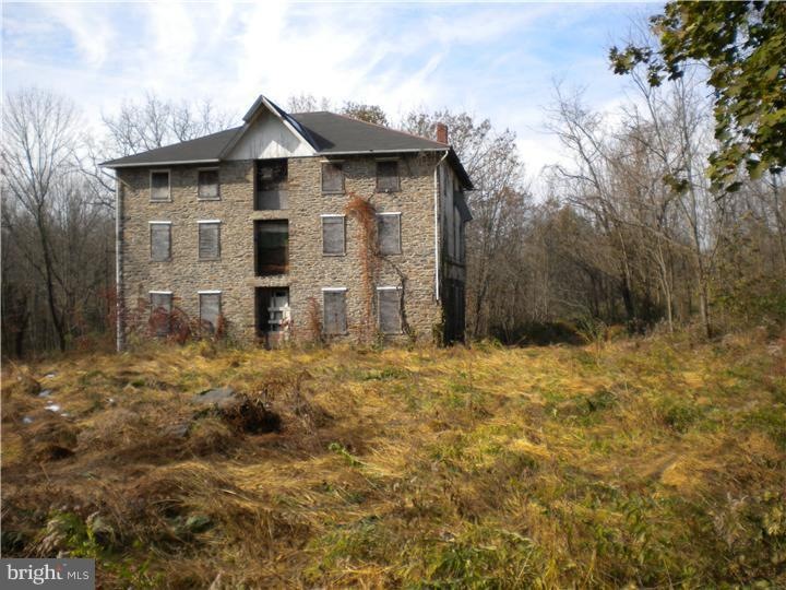 796 Minsi Trail, Perkasie, PA 18944 - photo 1