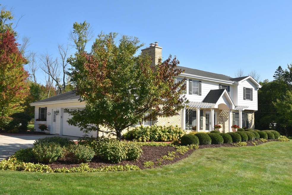 N72W14324 Good Hope Rd, Menomonee Falls, WI 53051 - photo 1