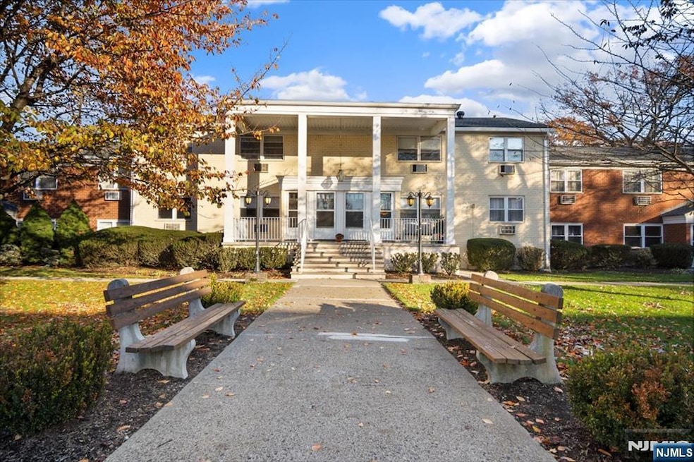 53 Regency Park, Ramsey, NJ 07446 - photo 1