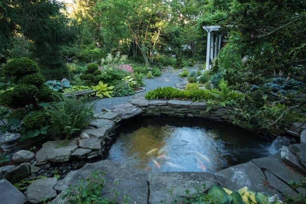 For Sale $1,150,000 • Co-Listing Agent