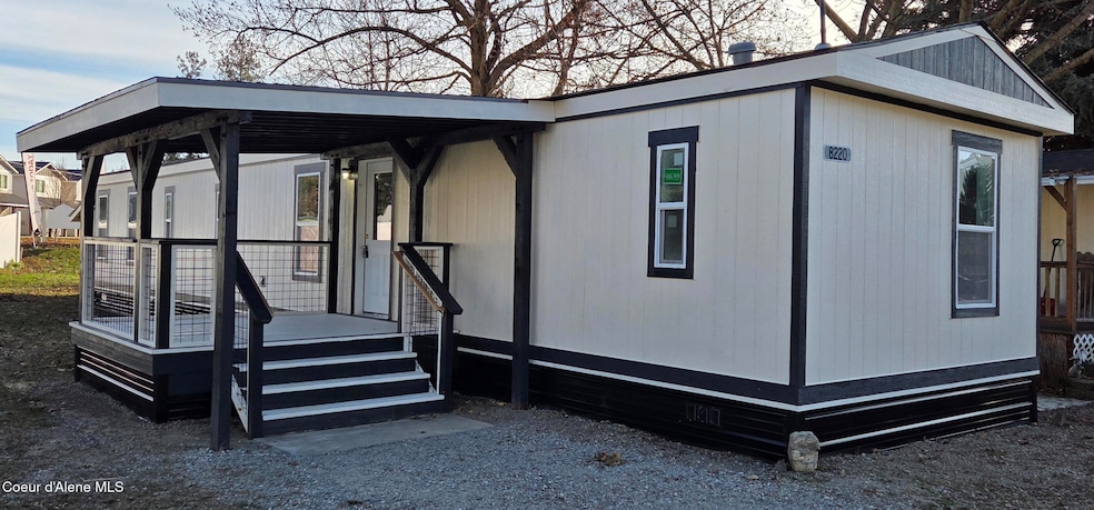 8220 W Bordon Ct, Rathdrum, ID 83858 - photo 1