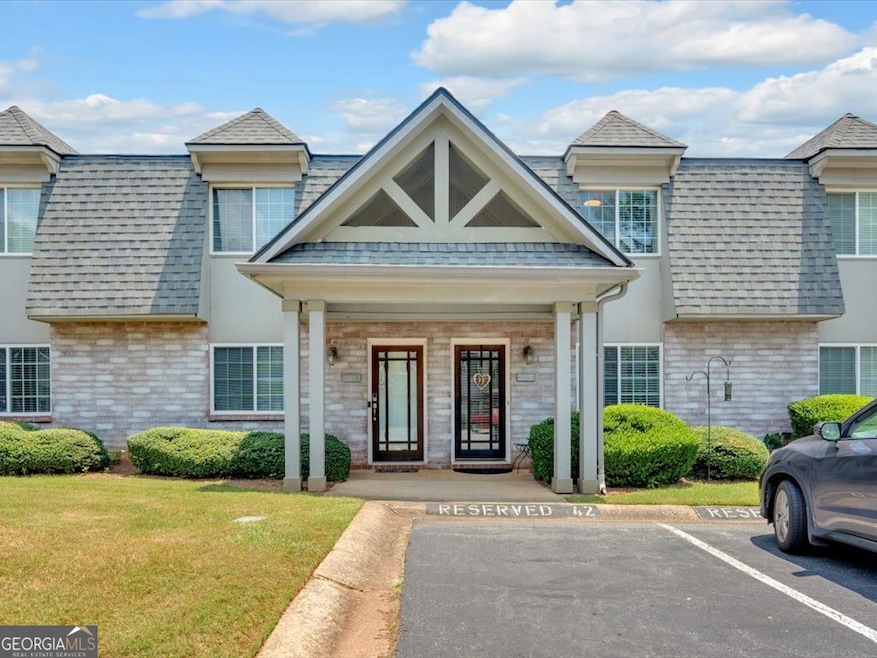 Front of this welcoming townhouse style condo unit