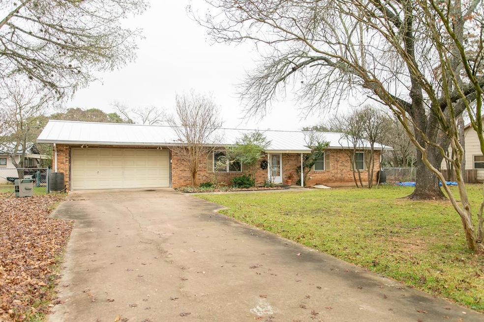 208 Maple St, Fredericksburg, TX 78624 - photo 1