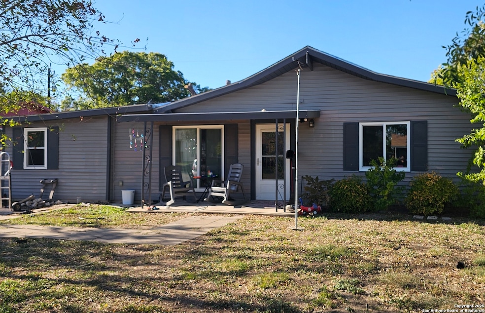 815 Highgate Rd, Universal City, TX 78148 - photo 1