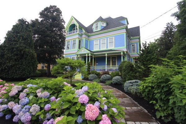 153 Lincoln St unit R, Newton, MA 02461 - photo 1