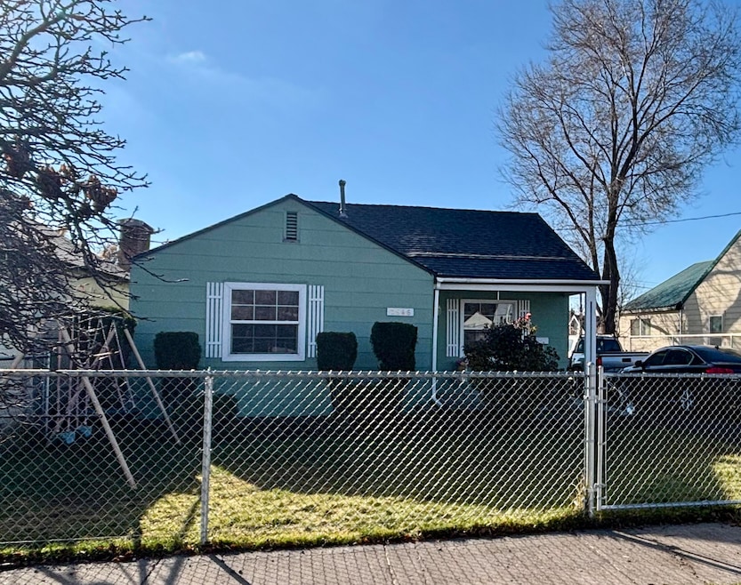 2546 Applegate Ave, Klamath Falls, OR 97601 - photo 1