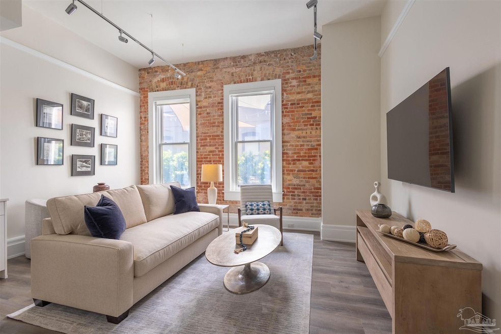 17 Palafox Place, Pensacola, FL 32502 - photo 1