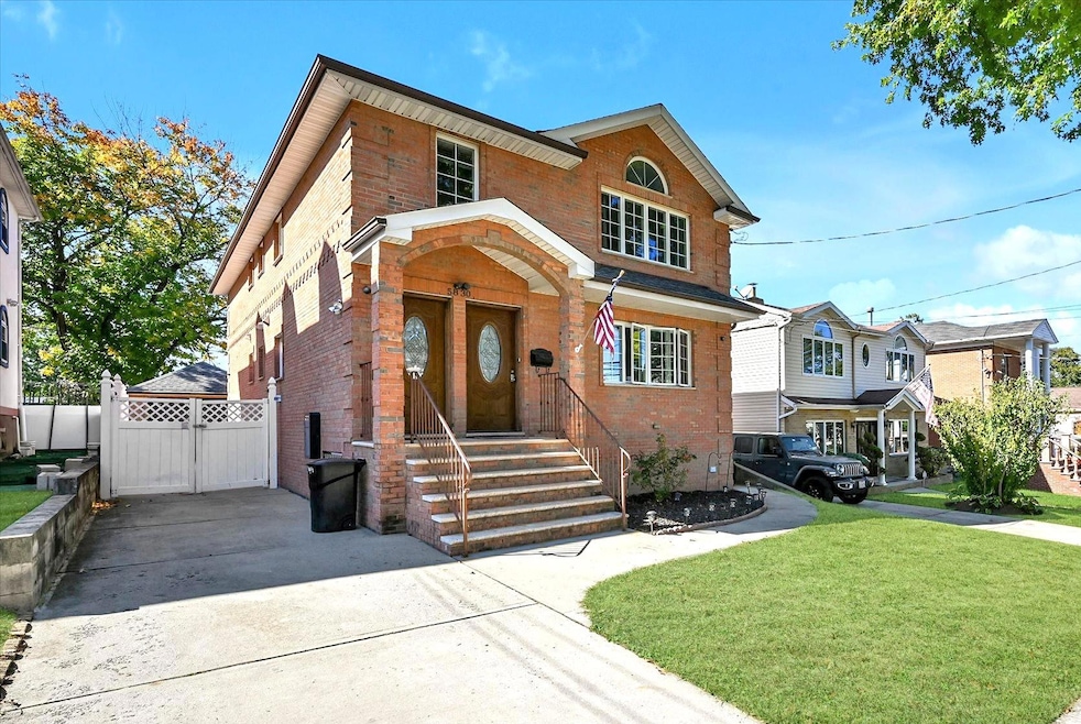 58-30 254th St, Little Neck, NY 11362 - photo 1