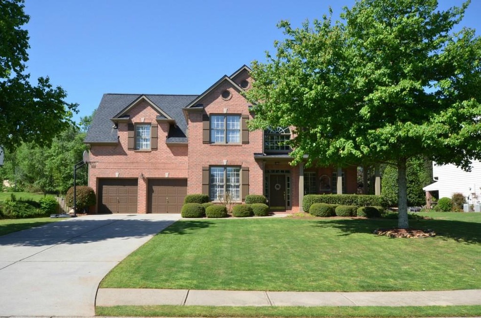 Beautiful traditional in WILDLY popular subdivisio