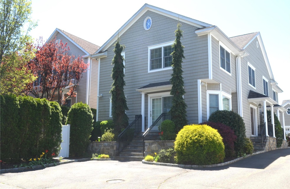 8 Rippowam Rd unit A, Cos Cob, CT 06807 - photo 1