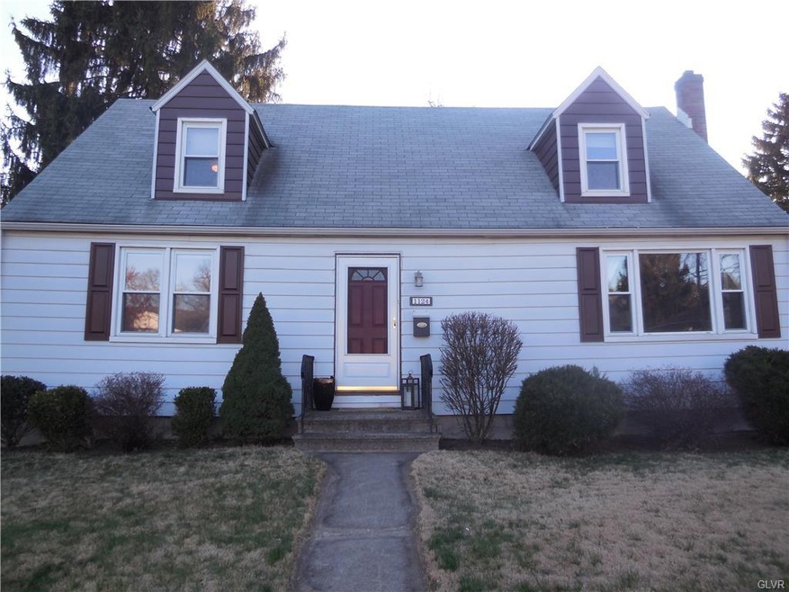 Welcome to this wonderful Cape Cod home on North 2