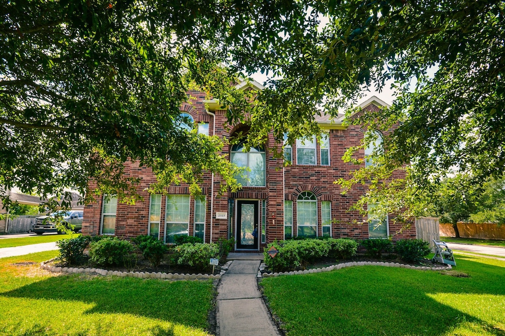 1919 Autumn Field Ln, Richmond, TX 77469 - photo 1