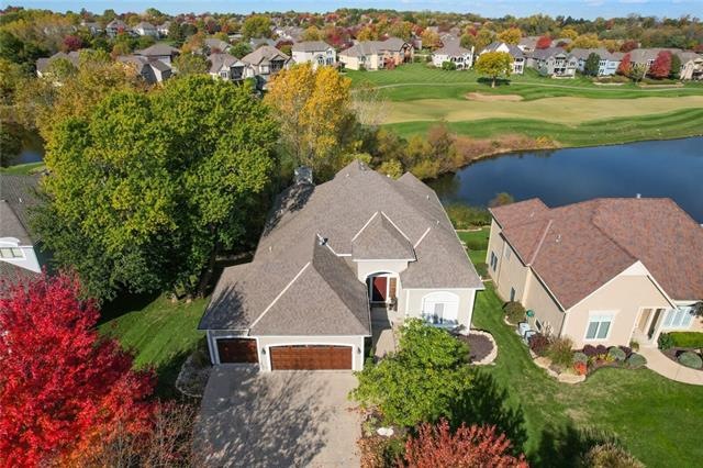 9916 Skyview Ln, Lenexa, KS 66220 - photo 1