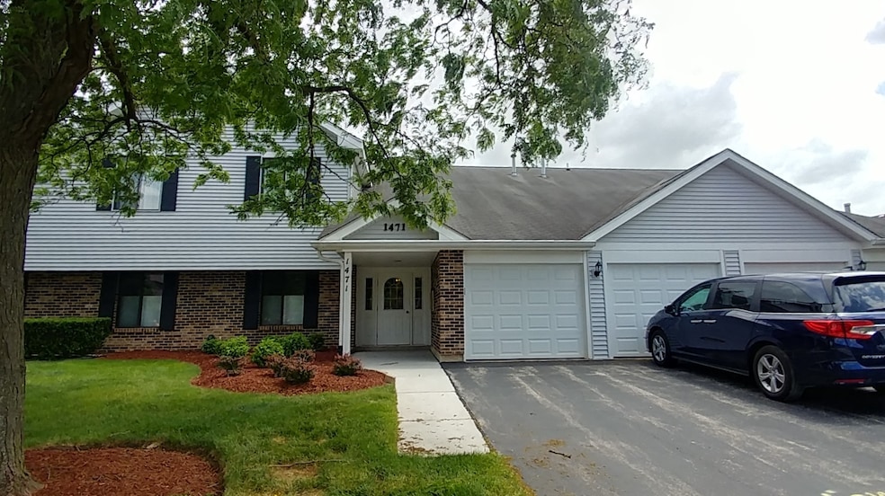 1471 Fairlane Dr unit 2B, Schaumburg, IL 60193 - photo 1