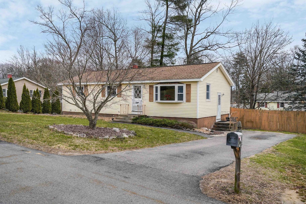 28 Pittsburgh Dr, Nashua, NH 03062 - photo 1