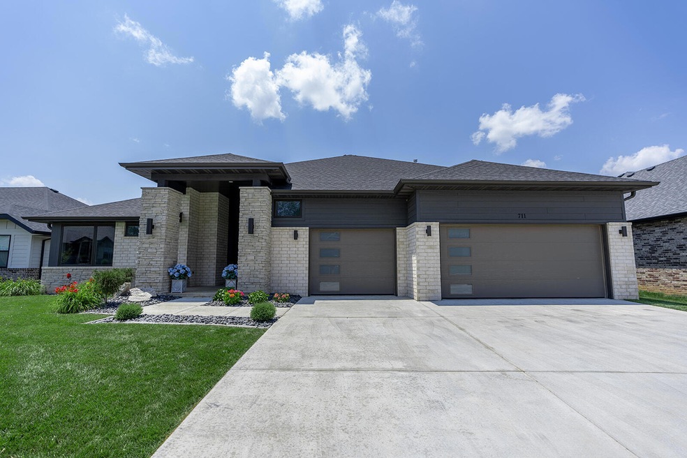 711 N Greer Ave-705