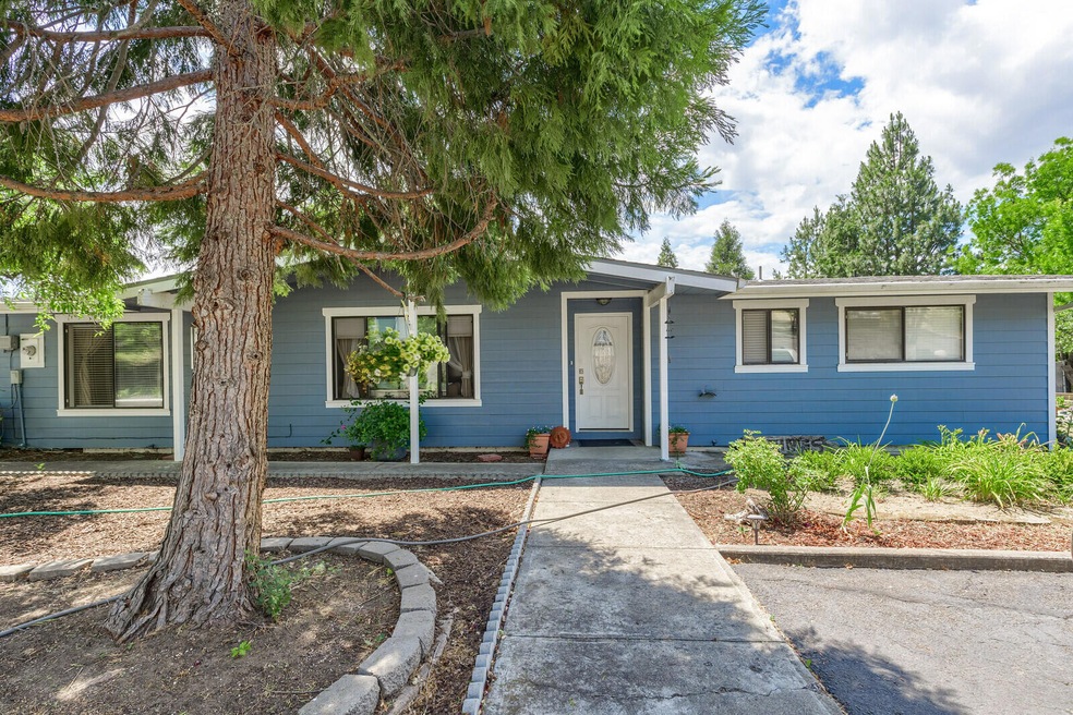 1922 Coker Butte Rd, Medford, OR 97504 - photo 1