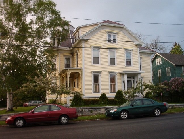 93 Center St unit 2W, Rutland, VT 05701 - photo 1