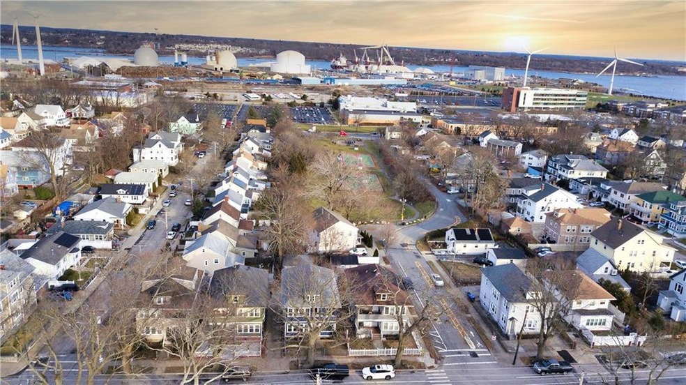948 Narragansett Blvd, Providence, RI 02905 - photo 1