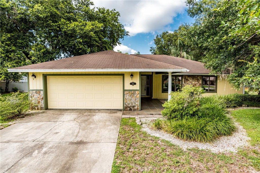 3 bedroom 2 bath pool home in the Oaks of Lakeland