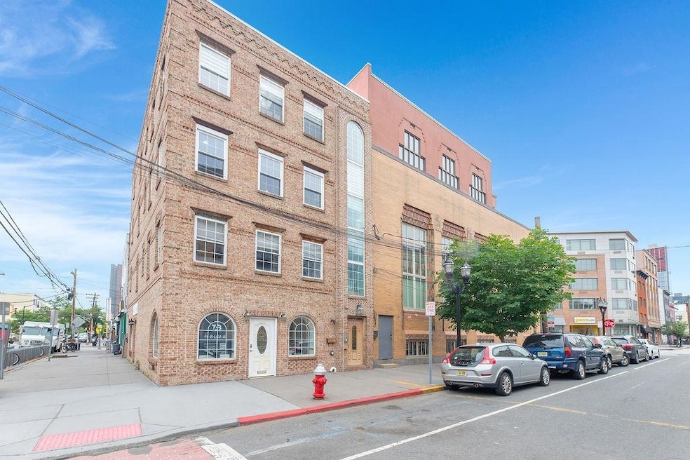 Pending $599,000 • Co-Listing Agent