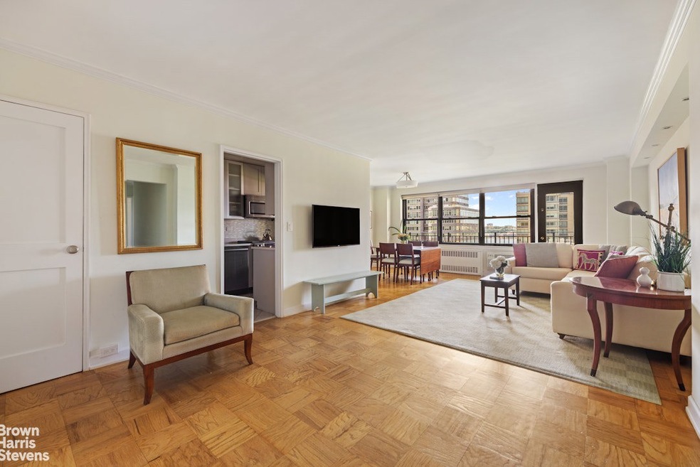 Lincoln Towers unit 10R, New York, NY 10023 - photo 1