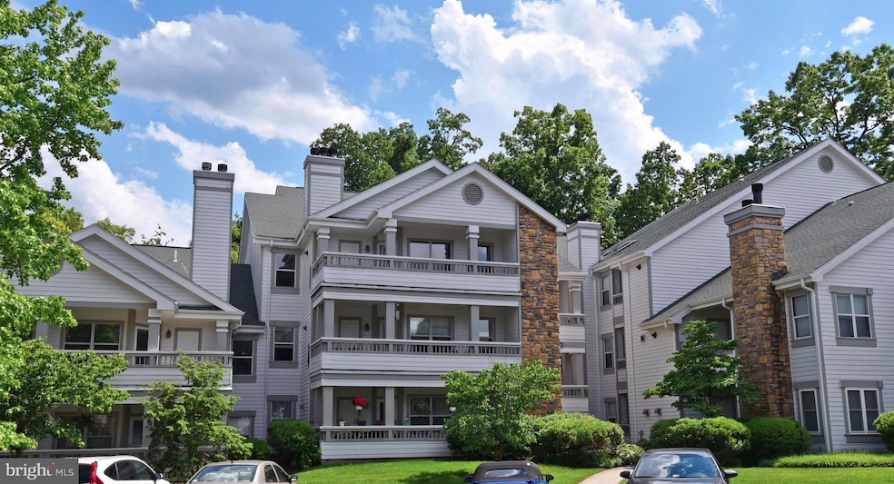 13070 Autumn Woods Way unit 204, Fairfax, VA 22033 - photo 1