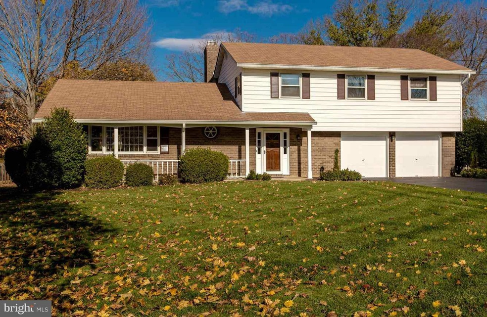 12617 Viewside Dr, North Potomac, MD 20878 - photo 1