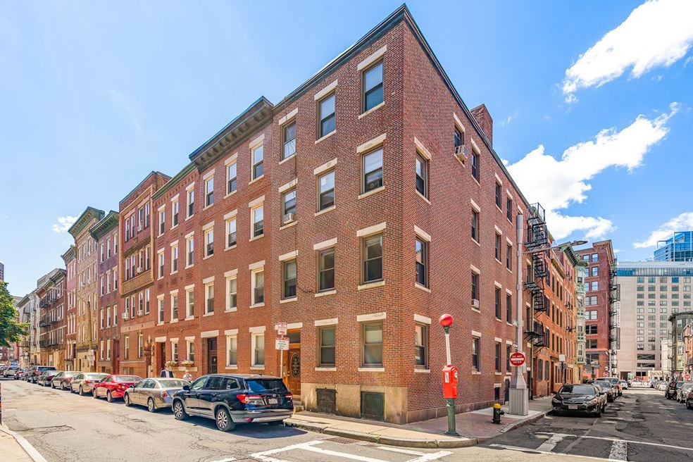 72 N Margin St unit 3, Boston, MA 02113 - photo 1