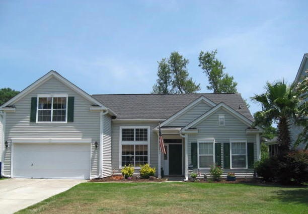 2211 Andover front yd 3