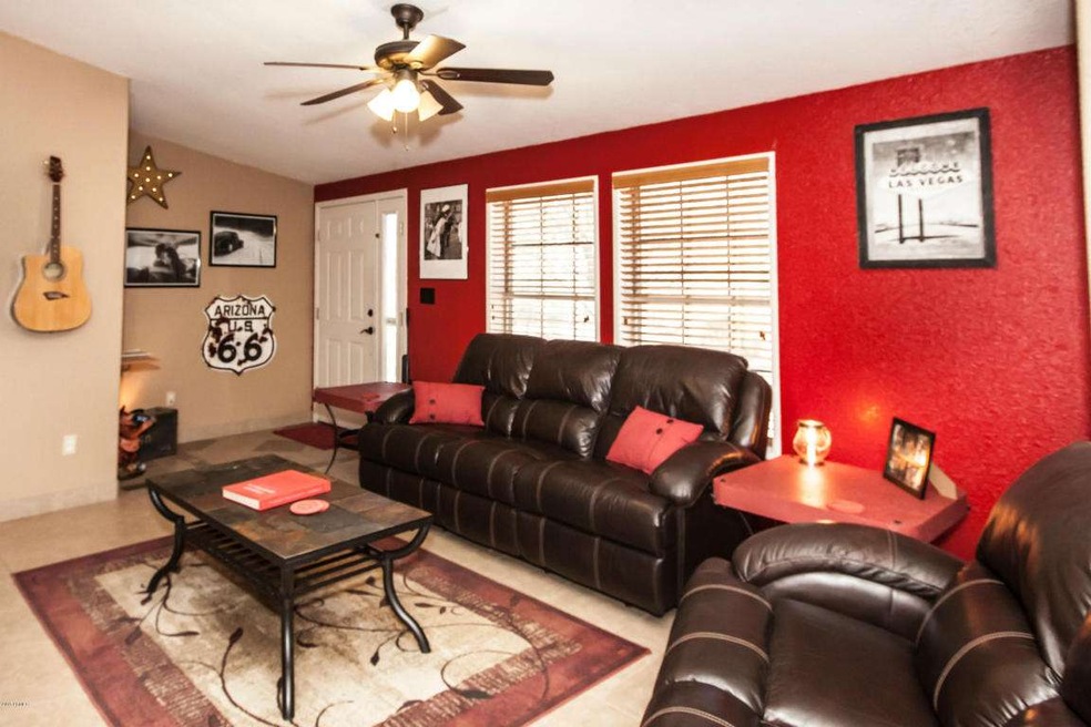 OPEN AND EXPANSIVE GREAT ROOM