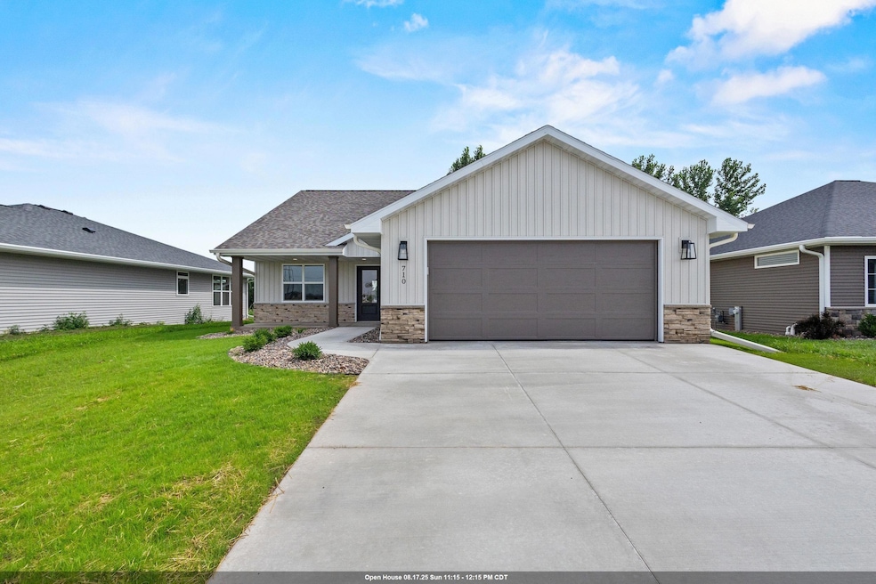 For Sale $435,900 • Co-Listing Agent