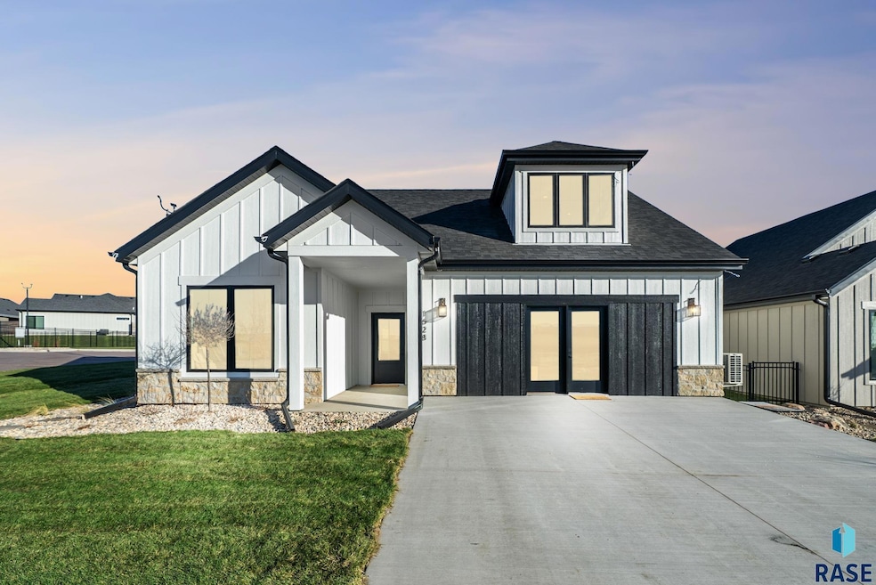 1628 N Rosemary Ave, Sioux Falls, SD 57110 - photo 1