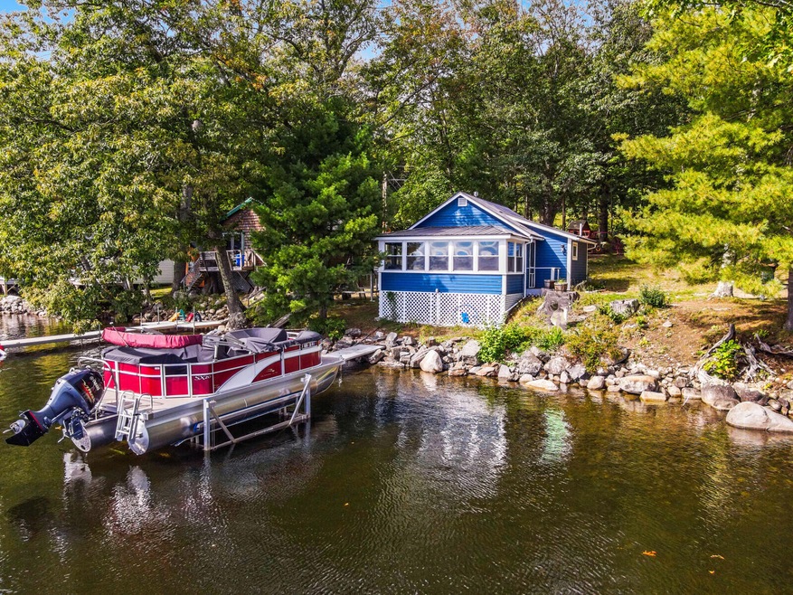 Messalonskee cottage on the water's edge