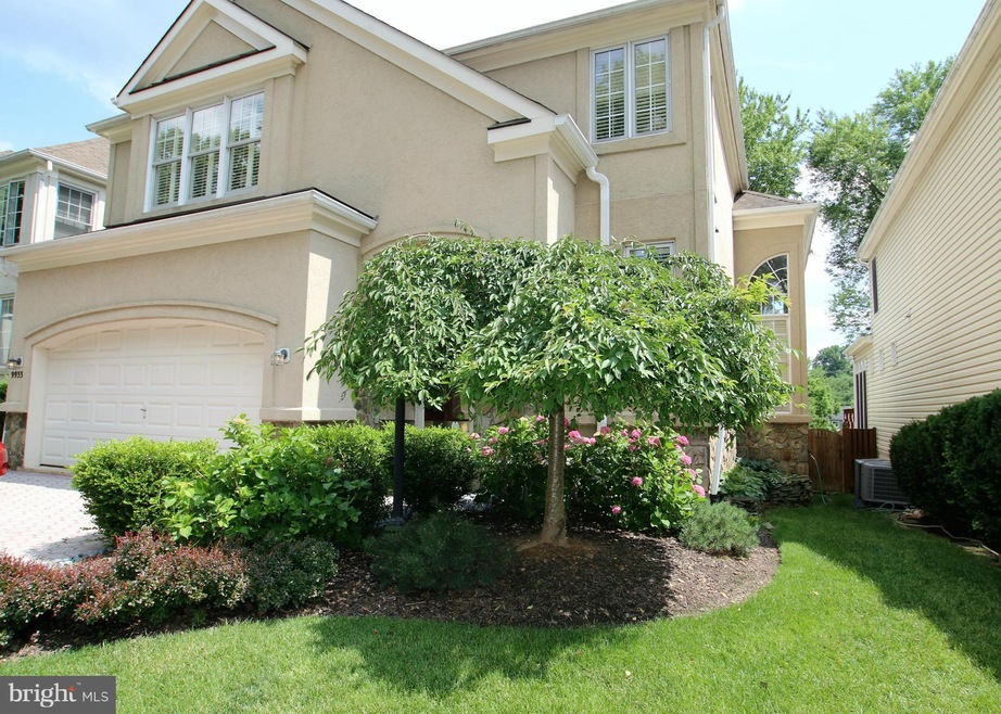 9933 Bickley Ct, Vienna, VA 22181 - photo 1